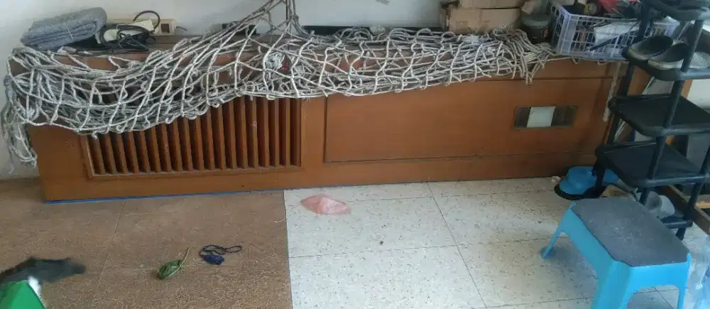 pintu garasi kayu