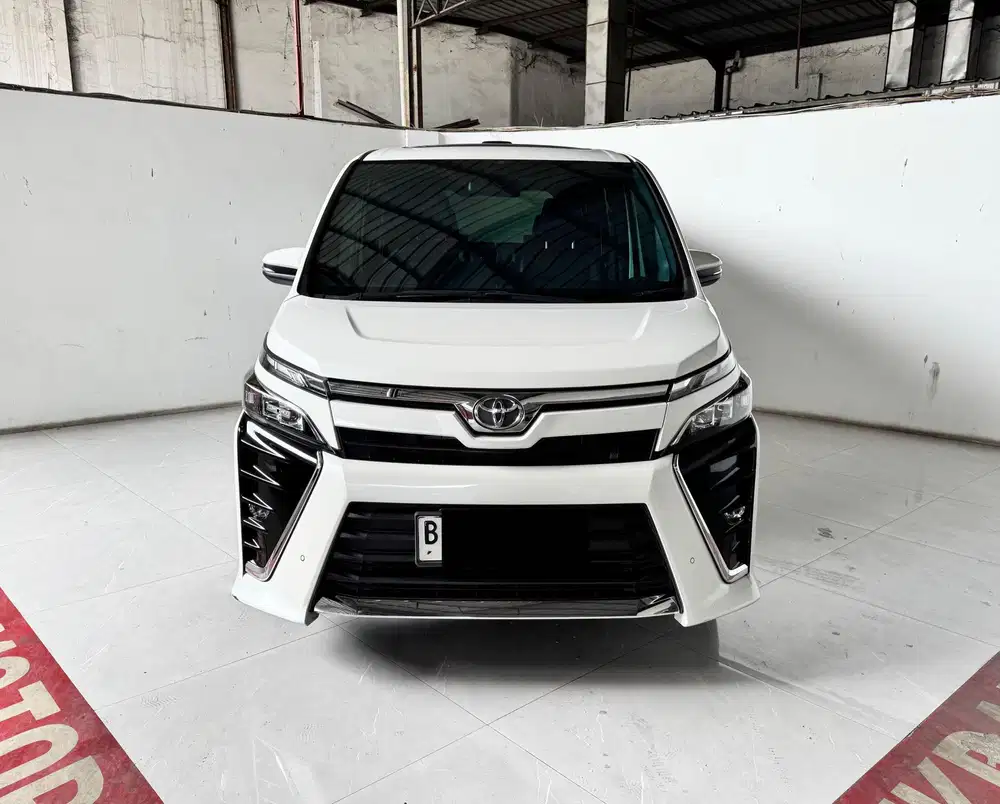 Toyota Voxy 2.0 At km 50 rb