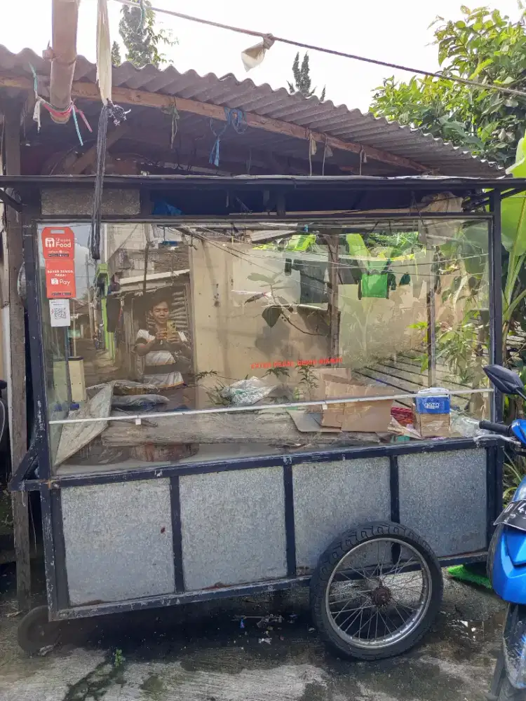 Gerobak bekas jualan ayam geprek