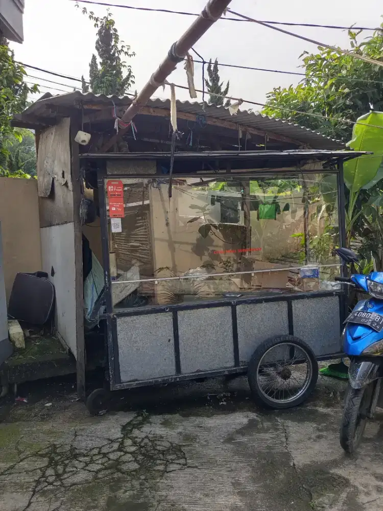Gerobak bekas jualan ayam geprek