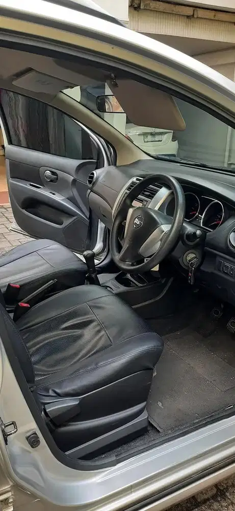 Dijual livina xgear MT tiga baris