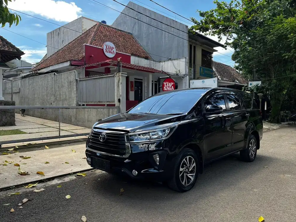 Toyota Kijang Innova 2025 Diesel Reborn Hitam Plat D Bandung km rendah