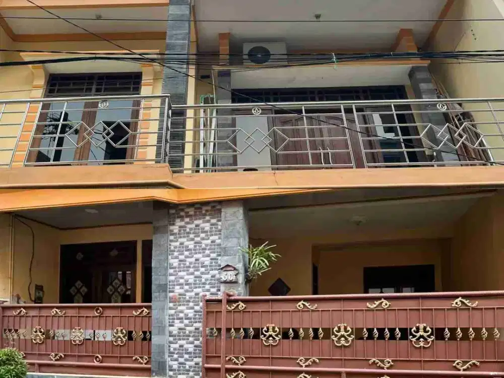 DEKAT SEKOLAH WACHID HASYIM Rumah 2 Lantai Siap Huni Sidotopo Wetan Surabaya Utara Luas 70 Meter