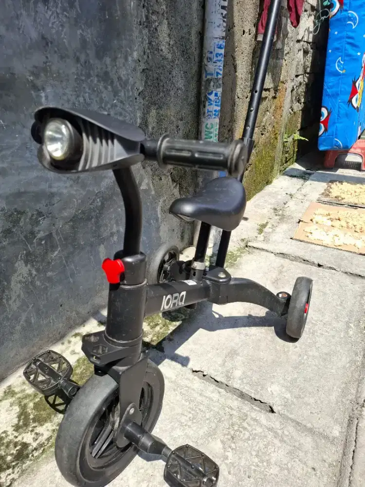 Sepeda anak roda tiga