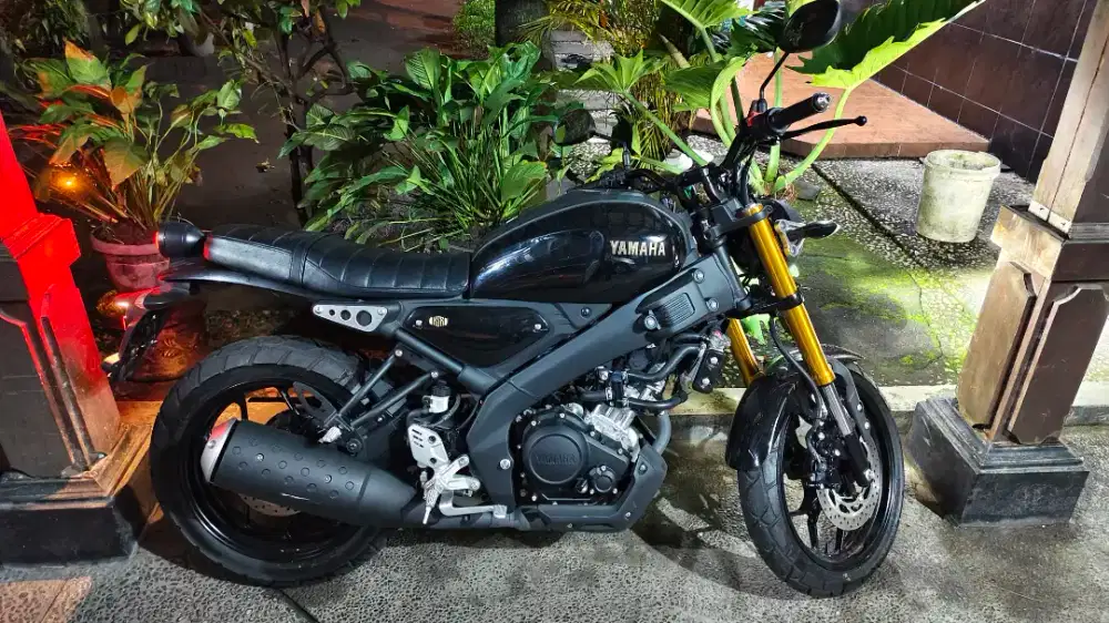 CSR 155 - 2025 hitam glossy very low KM 98% like new