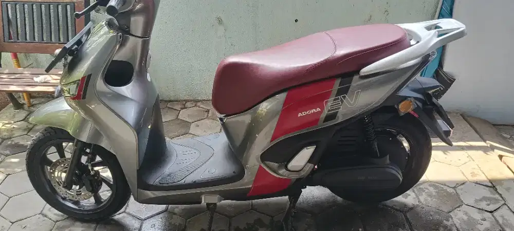 Motor Listrik Matic Adora Indomobil Abu2 Merah BSB 2025 Pribadi