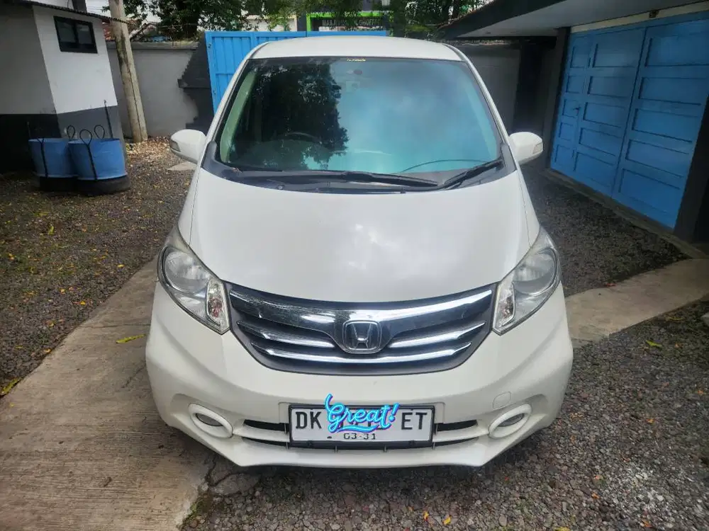 Honda FREED 1.5 E A/T PSD 2013 Putih