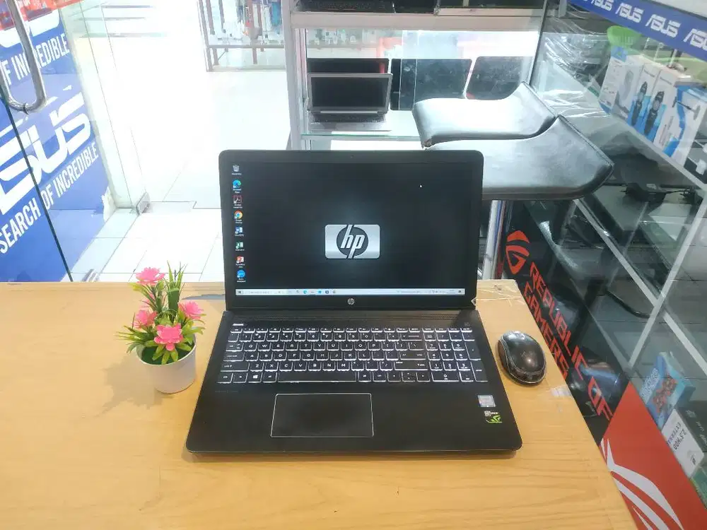 TINGGAL PAKE LAPTOP HP PAVILION 15-CB092TX CORE i7 RAM 16GB NVIDIA