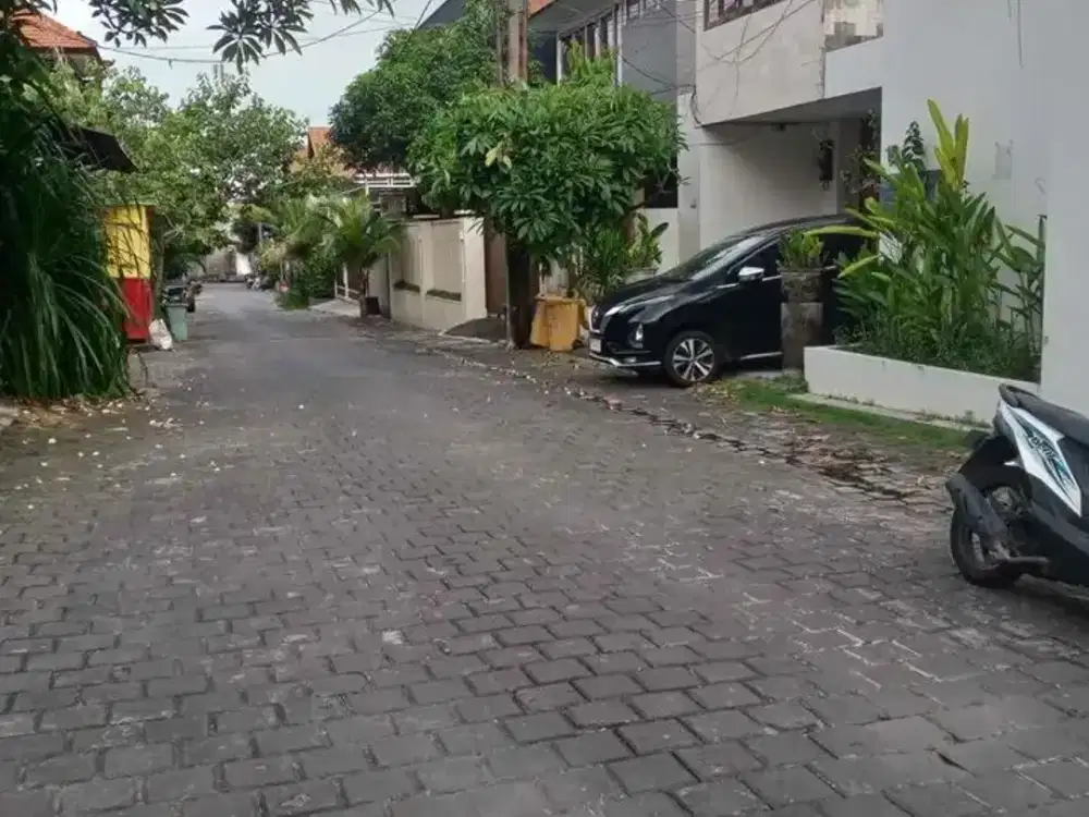 DI Jual Tanah Strategis Di  Jalan Raya Kerobokan Dekat Ke Seminyak Kuta Bali