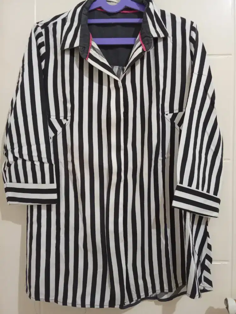Kemeja wanita motif salur