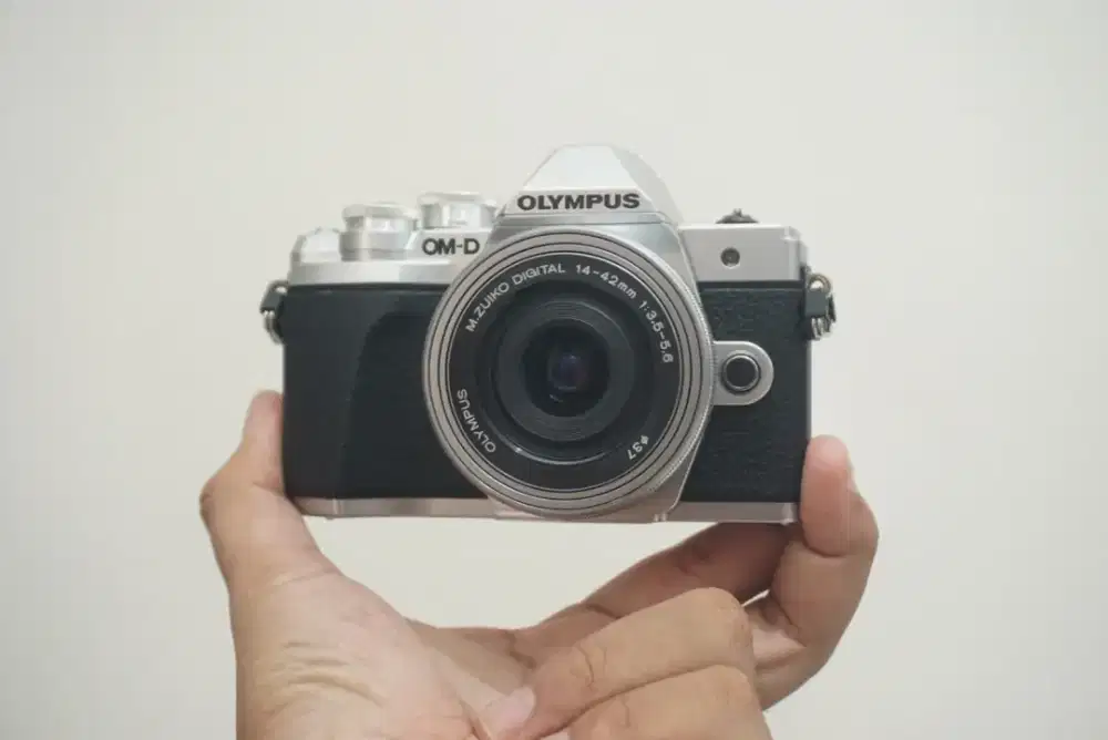 OLYMPUS OMD EM10 Mark III 3 KIT 14-42mm Kamera Mirrorless OM-D E-M10