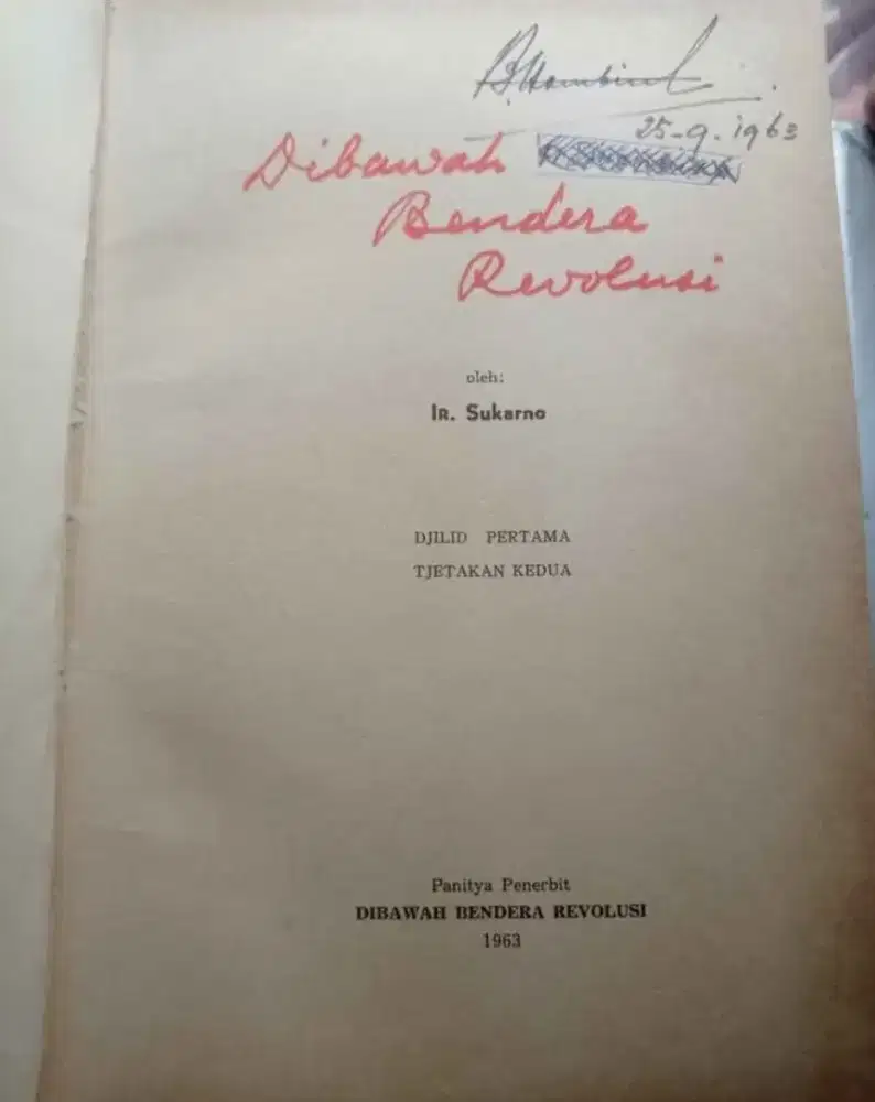 Barang antik Buku dibawah bendera revolusi jilid pertama cetakan kedua