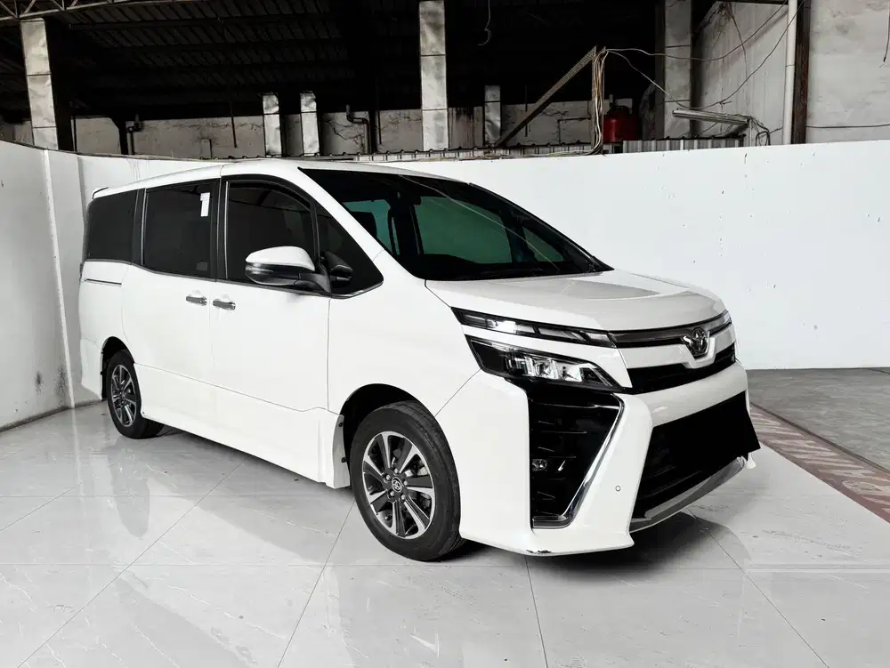 Toyota Voxy 2.0 At km 50 rb
