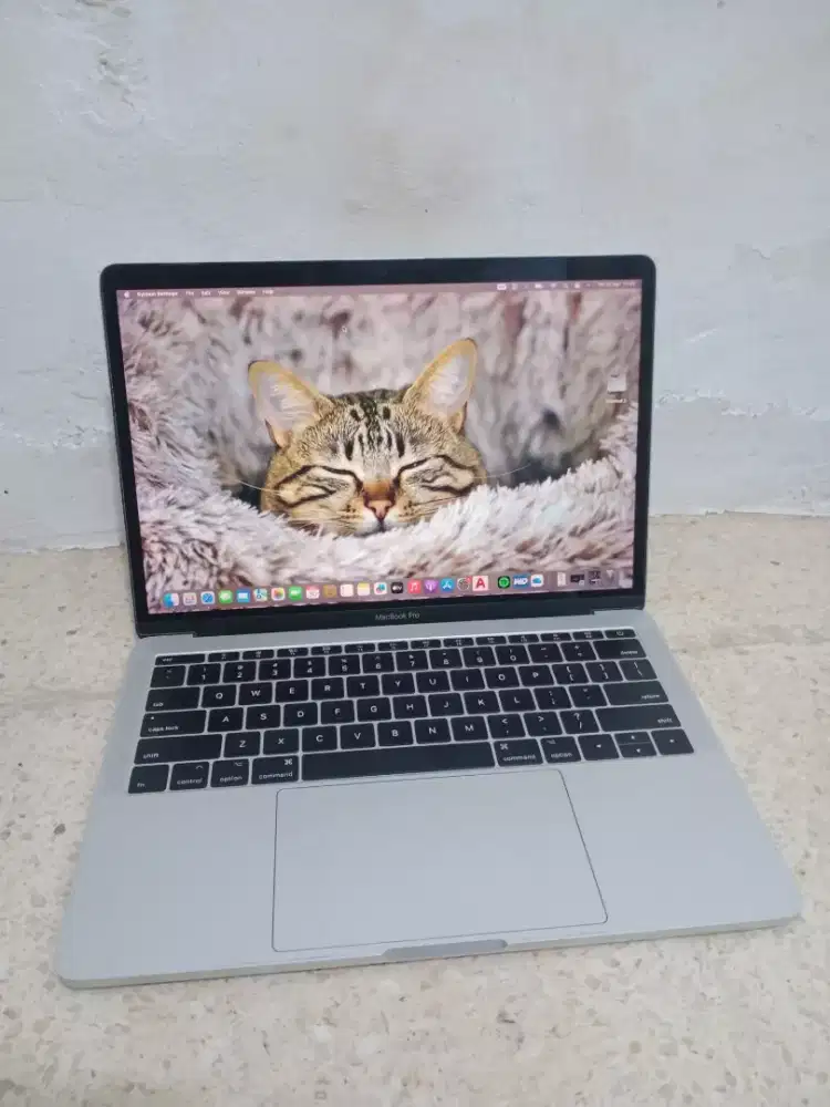 Ready MacBook pro retina 13in 2017 core i5 ram 16 SSD 128gb