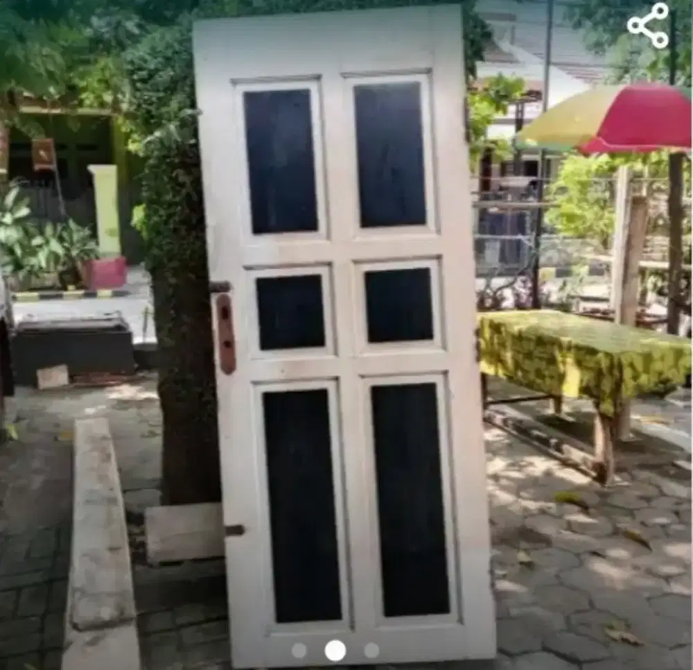 Pintu 1 dan 3 jendela dari kayu kamper