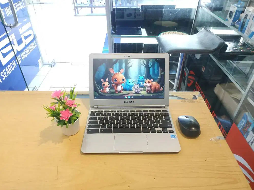 TINGGAL PAKE NOTEBOOK SAMSUNG CHROMEBOOK XE303C12