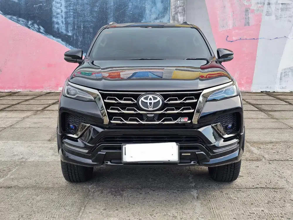 Fortuner gr sport 2.8 diesel at 2023 hitam km 18 ribu