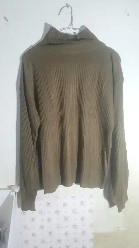 Sweater Wanita Rib Knit Leher Tertutup Olive Brown Fashion Casual