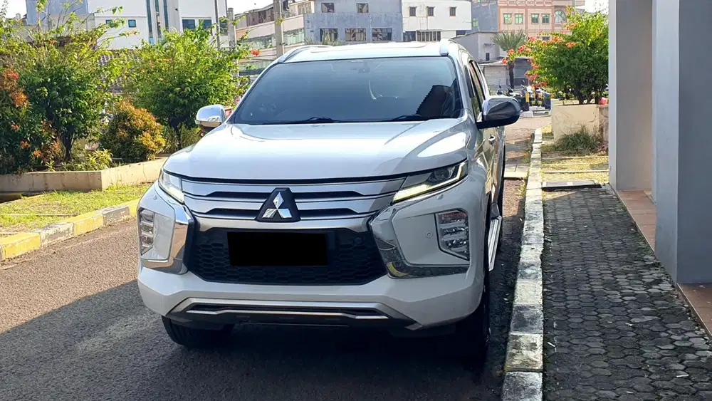 Mitsubishi pajero sport dakar 2022 putih sunroof