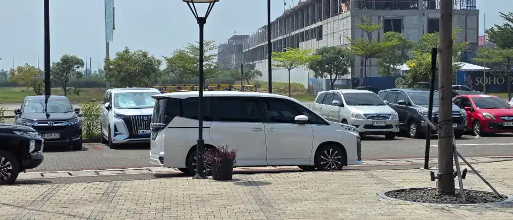 Dijual Antik Toyota All New Voxy NIK 2022 putih KM 19rb