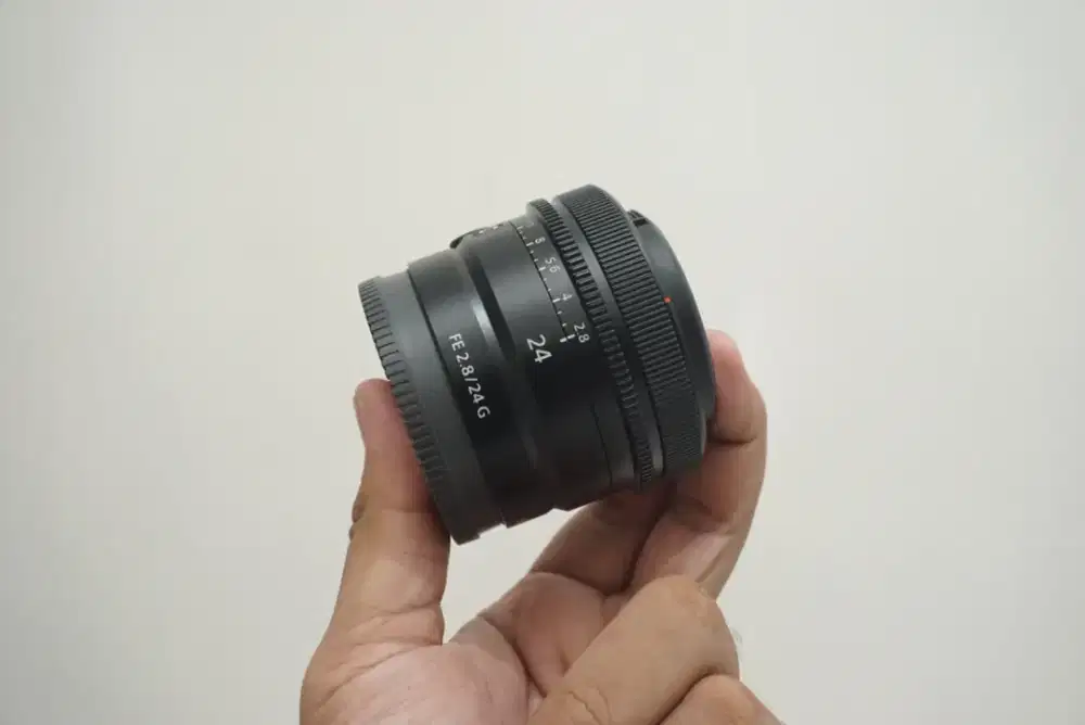 SONY FE 24mm F2.8 G Lensa FullFrame 24 mm F/2.8 Lens FIX WIDE