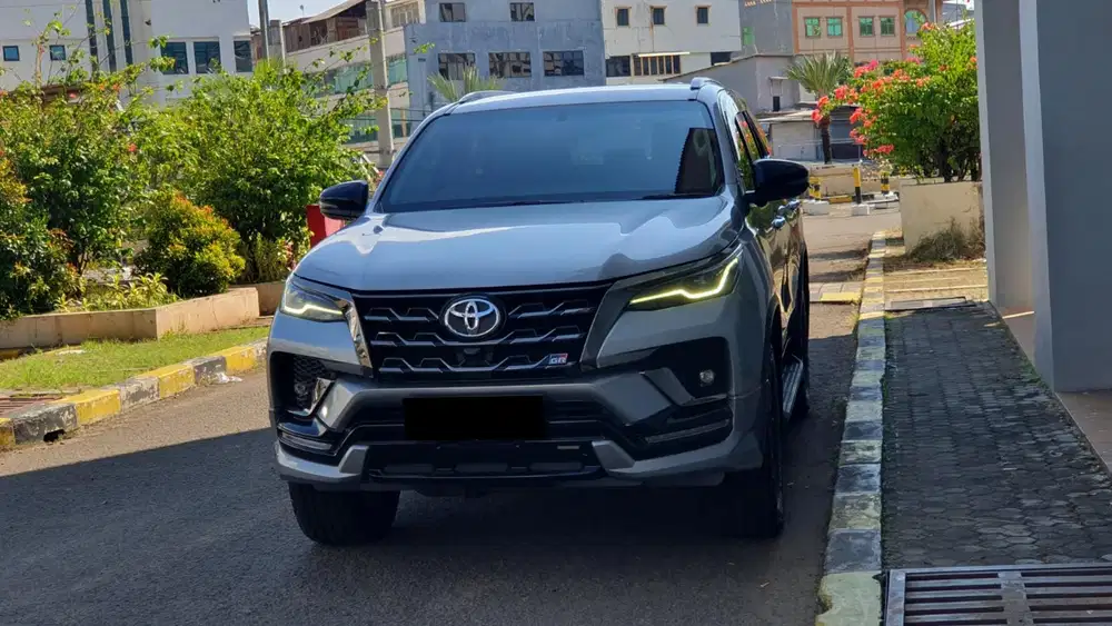 Toyota fortuner vrz gr sport 4x4 matic 2023 silver