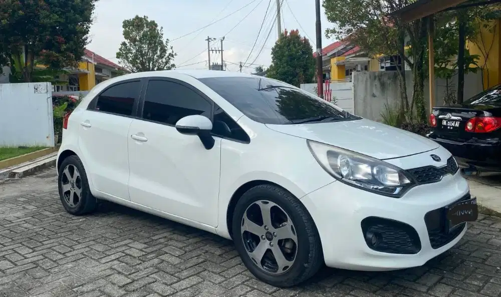 Jual Mobil KIA RIO 2014