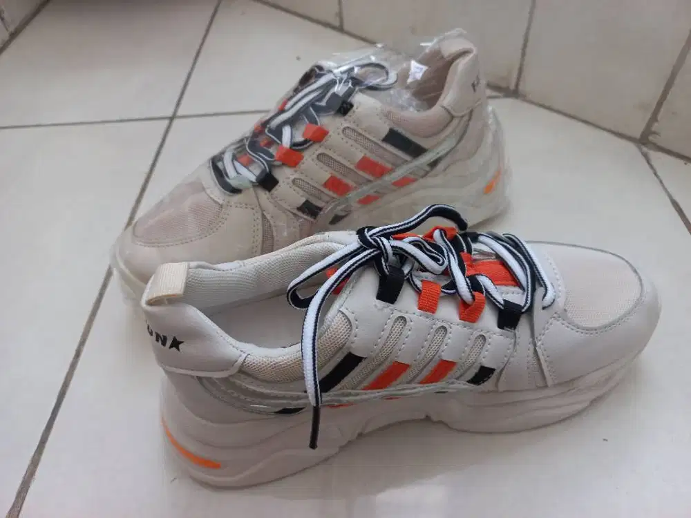 Sepatu Sneakers Sport Untuk Anak Dengan Tali
