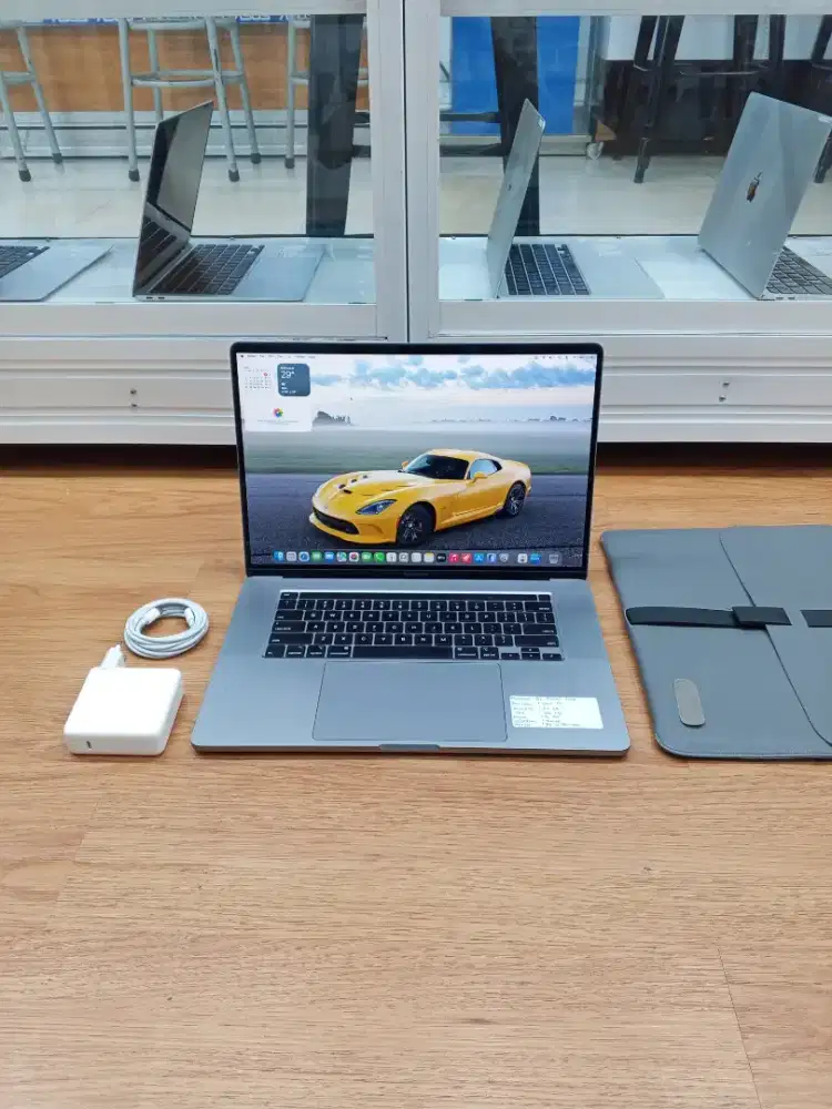 MacBook Pro Retina 16 2019 Core i9 / 64 / 1000 GB Touchbar,,Dual VGA