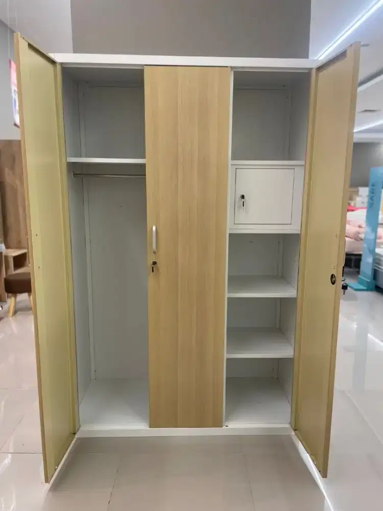 Wheslyn Metal Wadrobe