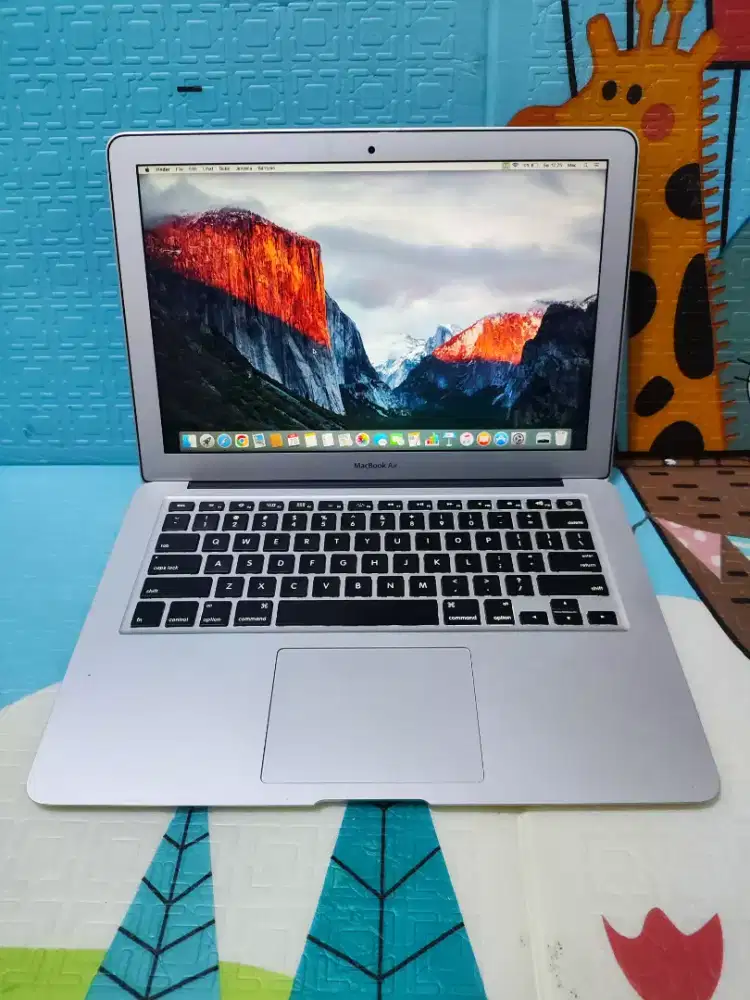 Jual murah MacBook Air 13in 2015 core i5 ram 4 SSD 128gb