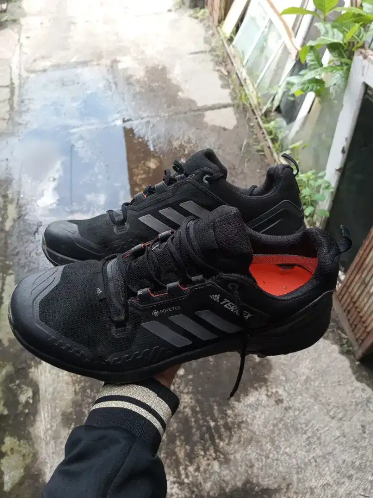 Sepatu adidas terrex goretex