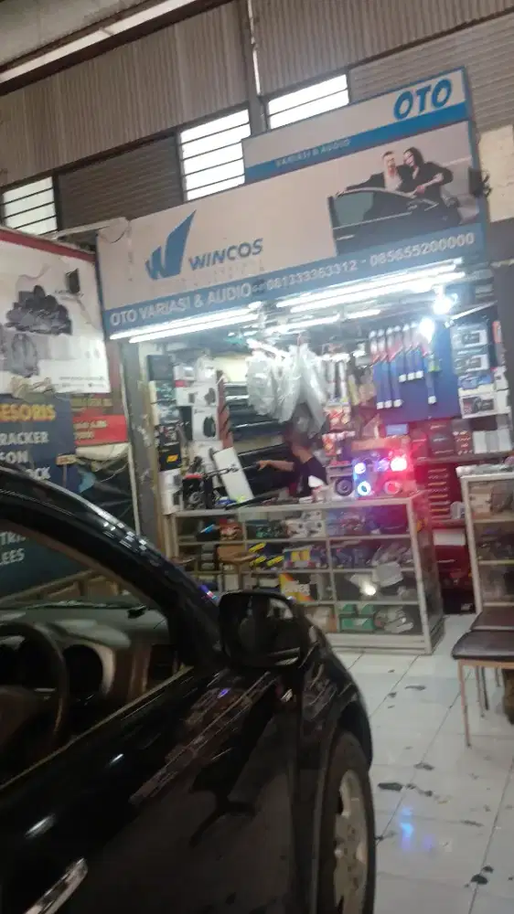 Pasang kaca film di sini 1jam selesai .gak pakai lama