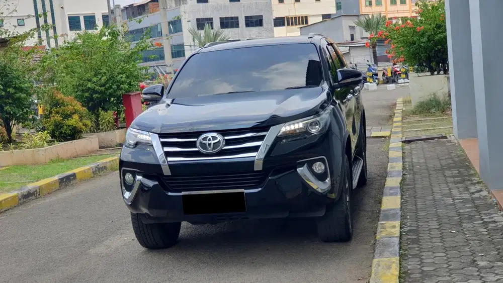 Toyota fortuner srz bensin 2017 hitam pajak panjang