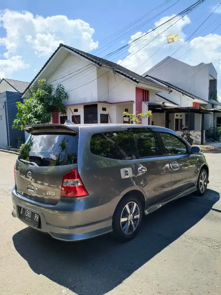 Nissan Grand livina 2012 Bensin