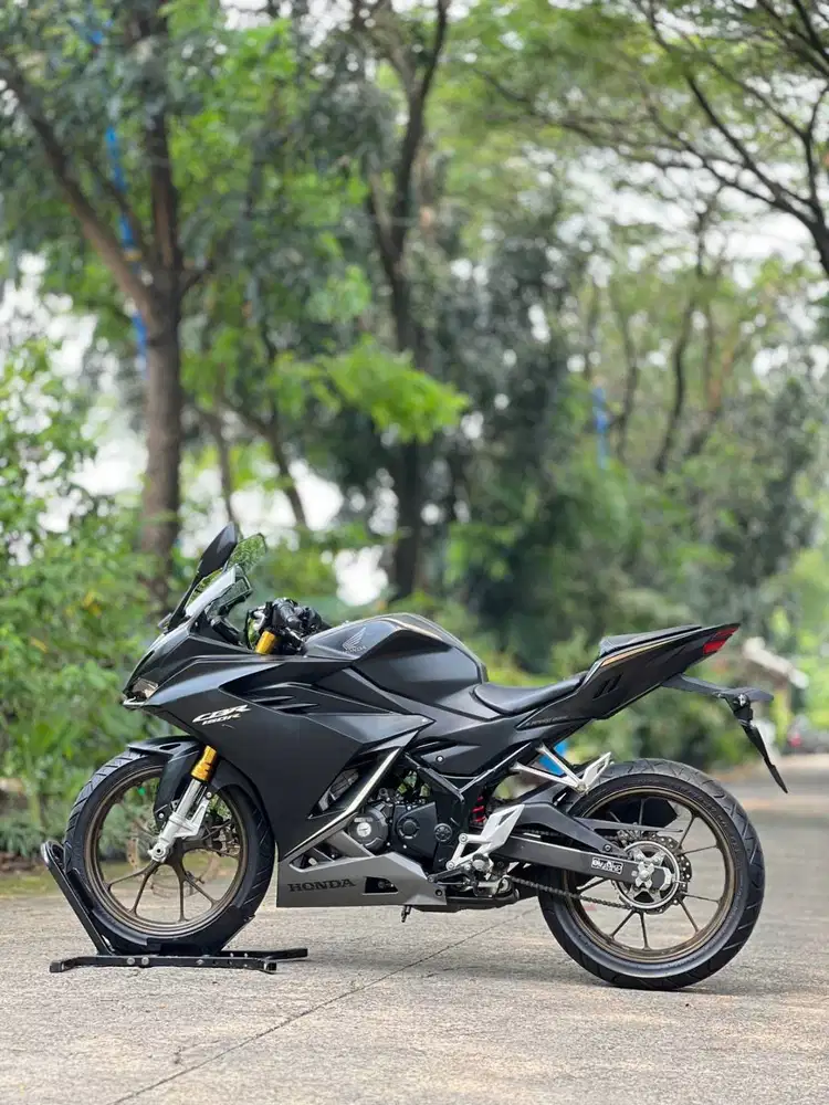 HONDA NEW CBR150R NON ABS HITAM 2023 KM LOW PAJAK ON FULL MULUS