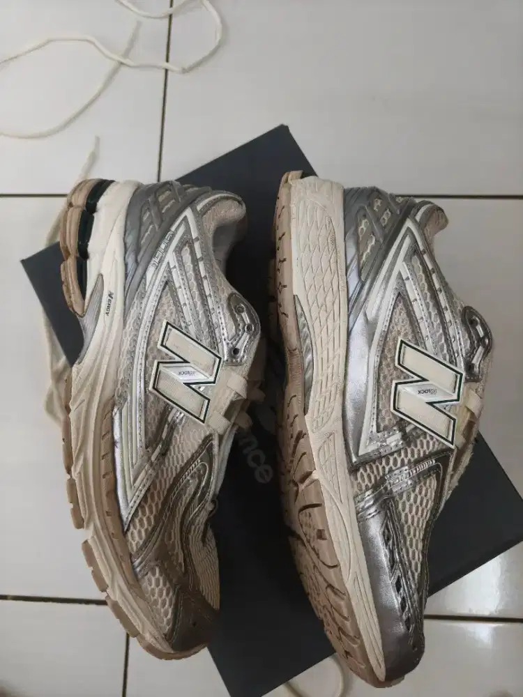 Sepatu NB 1906R Sea Salt US 9/EU 42,5 Nego