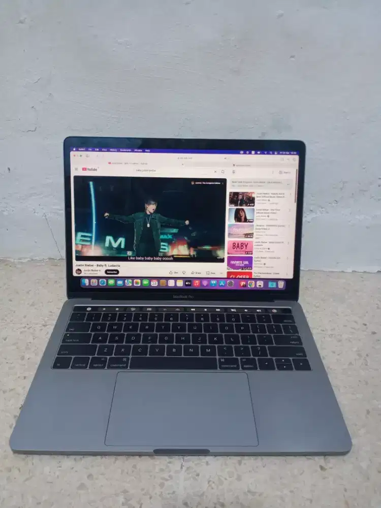 Laptop Murah MacBook Pro Retina 13in 2016 TouchBar core i5 16/1tb