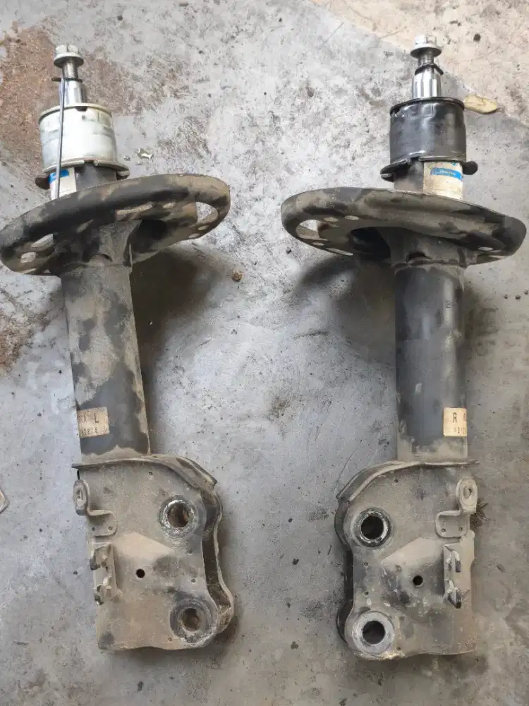 Shockbreaker depan Mazda CX5