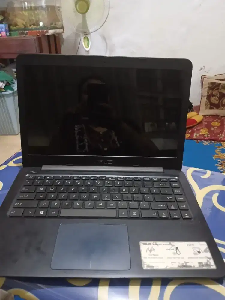 Laptop Asus E402Y Fullset