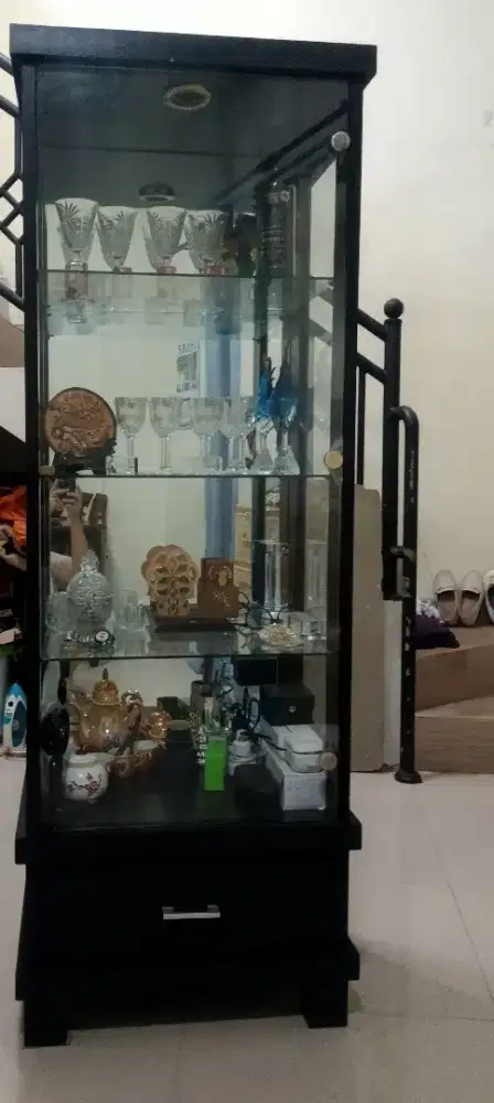Lemari Hias Kaca