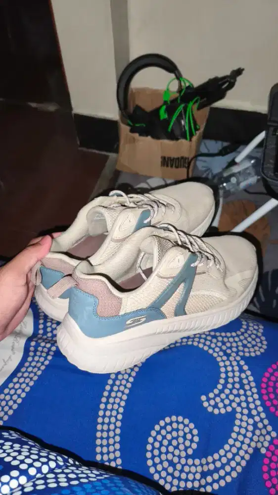 Sepatu Skechers BOBS Squad
