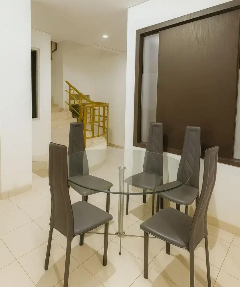 Jual Cepat Rumah 2 Lt Taman Pegangsaan Indah
Kelapa Gading Jakut