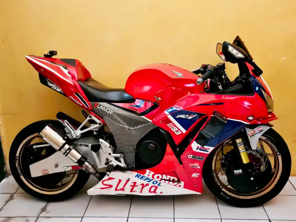 CBR 150 modif moge look ( Body & arm pake cover fiber ). Murah aja