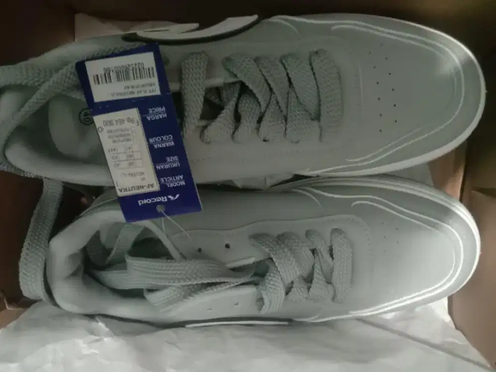 Sepatu Record new