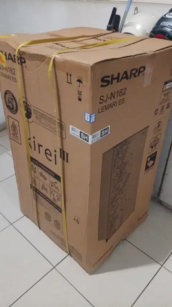 Di jual kulkas baru merek Sharp