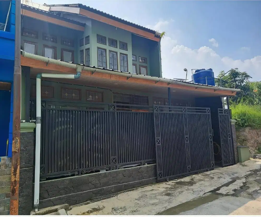 DI JUAL RUMAH 2,5 LANTAI  BUTUH CEPAT DI PERMATA CIMAHI