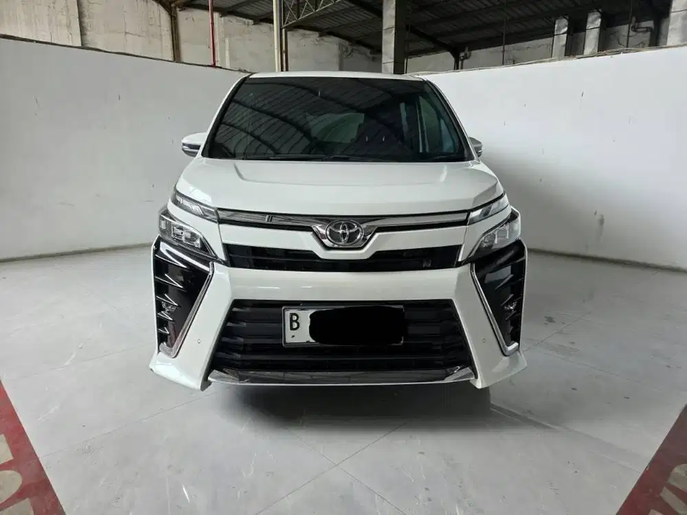 Toyota Voxy 2.0 AT ( Matic ) 2020 Putih Km 50rban Plat genap mulus