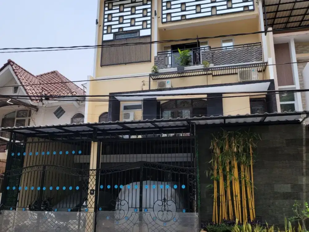 Murah !! DIJUAL RUMAH DI PELEPAH RAYA ELOK KELAPA GADING 2 LANTAI SHM