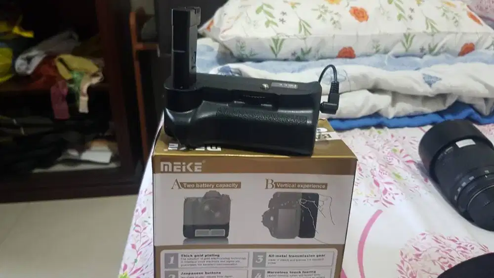 Jual Batrai Grip merk Meike D3000 buat seri NIKON D3000/3100/3200/3300